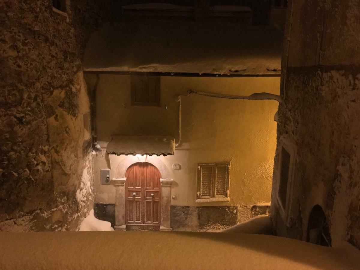 Casa Ai Piedi Della Riserva Naturale 吉齐奥河畔佩托拉诺 外观 照片
