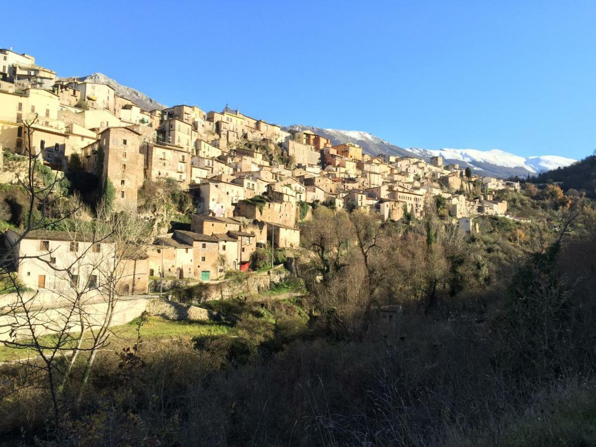 Casa Ai Piedi Della Riserva Naturale 吉齐奥河畔佩托拉诺 外观 照片