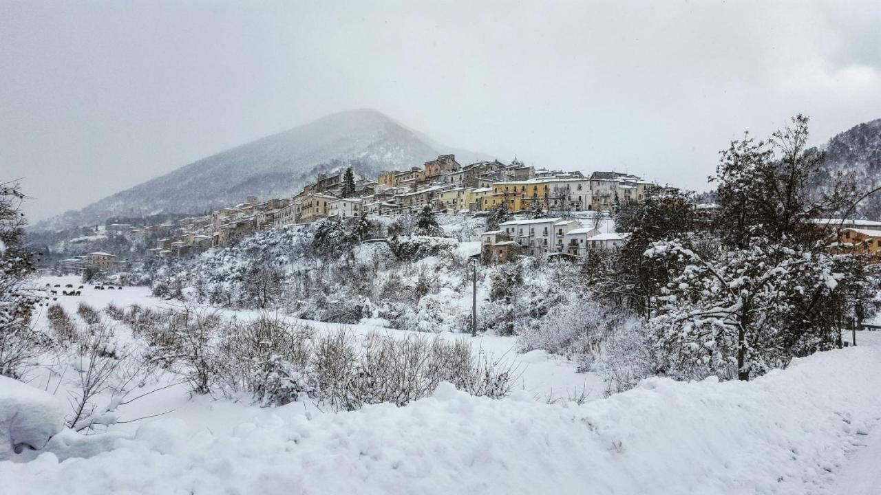 Casa Ai Piedi Della Riserva Naturale 吉齐奥河畔佩托拉诺 外观 照片